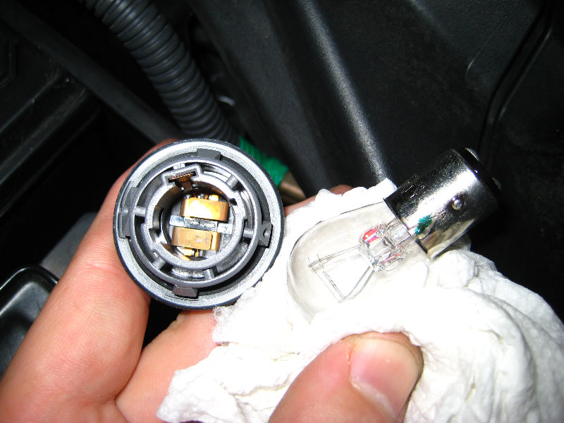 Honda-Accord-Headlight-Bulbs-Replacement-Guide-047