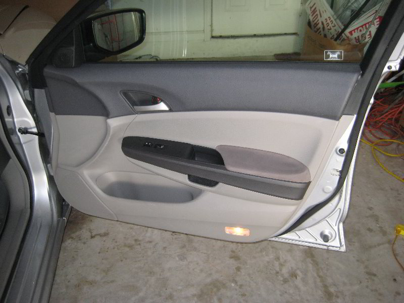 Honda-Accord-Interior-Door-Panel-Removal-Guide-001