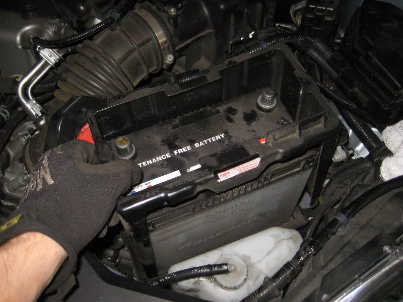 Honda-CR-V-12V-Automotive-Battery-Replacement-Guide-014