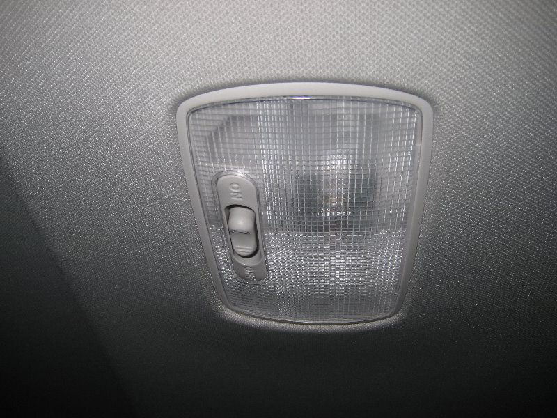 Honda-CR-V-Dome-Light-Bulb-Replacement-Guide-002