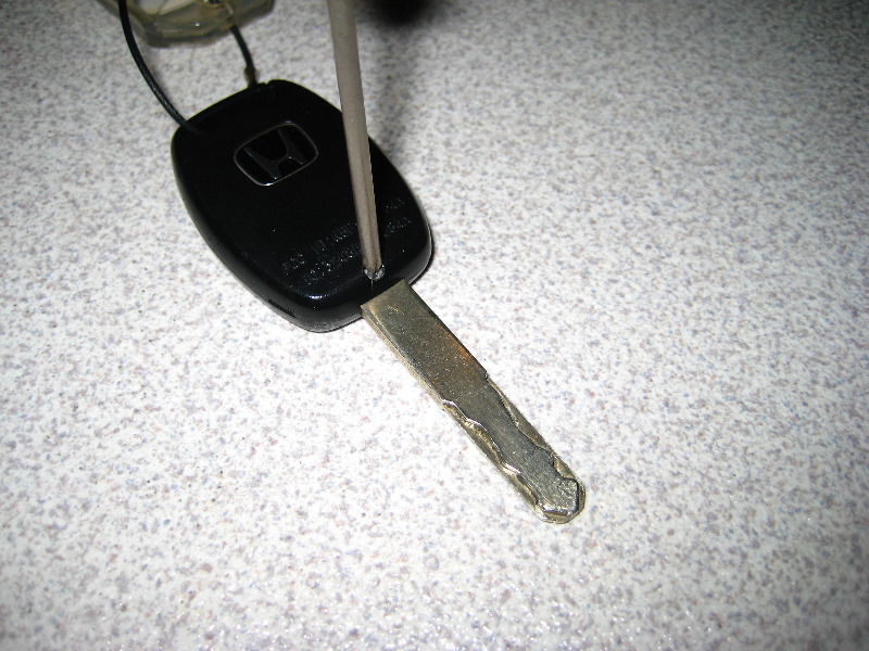 Чип иммобилайзера Хонда Цивик 4д 2008. Батарейка на ключ Хонда Цивик 4д 2008. 2006 Honda Civic Key Battery.