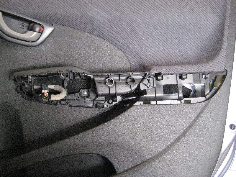 Honda-Fit-Jazz-Front-Door-Panel-Removal-Speaker-Replacement-Guide-012