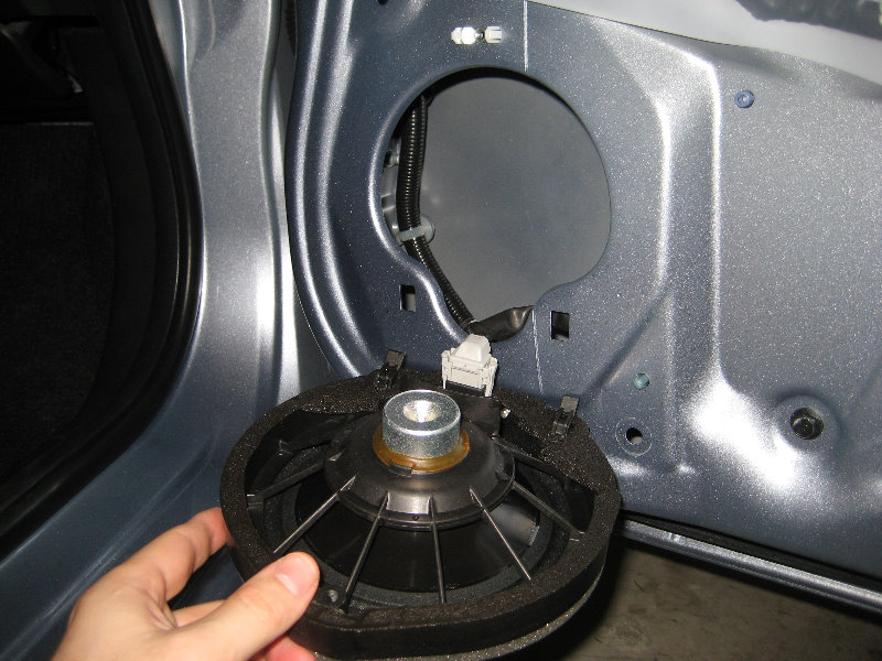 Honda-Fit-Jazz-Front-Door-Panel-Removal-Speaker-Replacement-Guide-026