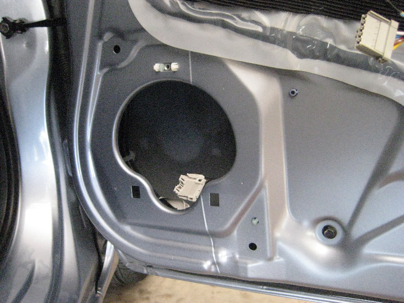 Honda-Fit-Jazz-Front-Door-Panel-Removal-Speaker-Replacement-Guide-029