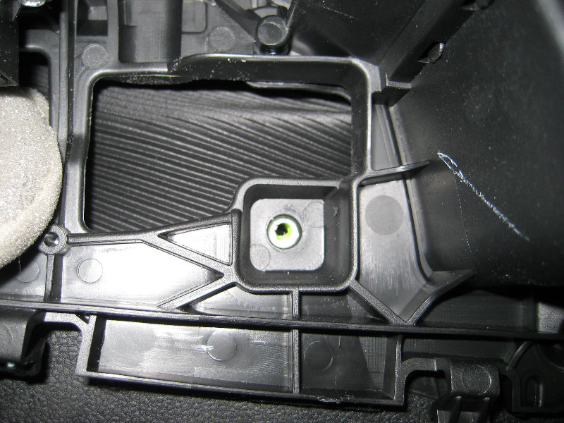 Honda-Fit-Jazz-Front-Door-Panel-Removal-Speaker-Replacement-Guide-031