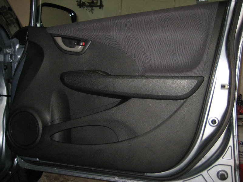 Honda-Fit-Jazz-Front-Door-Panel-Removal-Speaker-Replacement-Guide-036