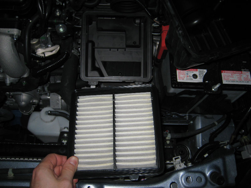 Honda-Fit-Jazz-Engine-Air-Filter-Cleaning-Replacement-Guide-012