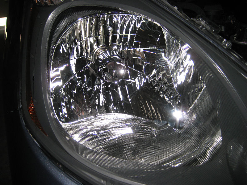 Honda-Fit-Jazz-Headlight-Bulbs-Replacement-Guide-010