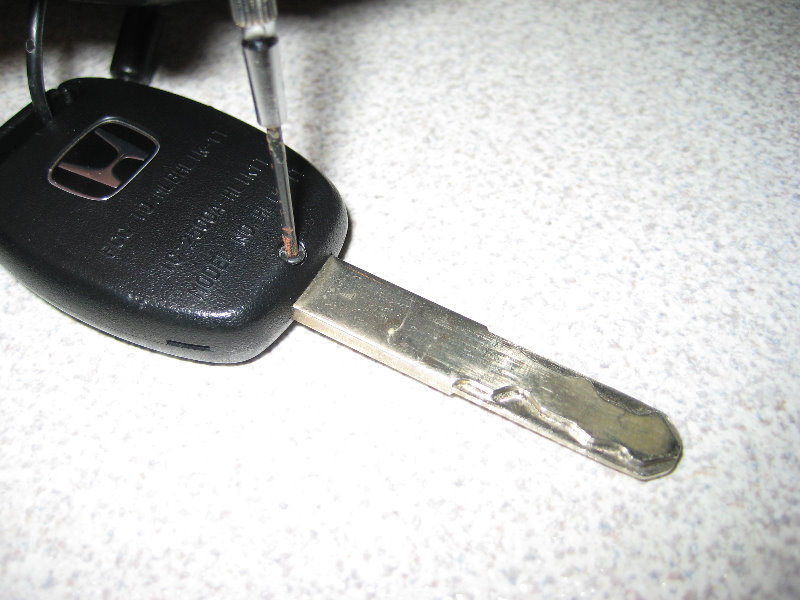 Есть замок нет ключа. Honda Fit 2002 личинка ключ зажигания. Honda Fit, 2009 ключ пульт. Чип иммобилайзера Хонда Цивик 7. Батарейка в чип ключ Honda Fit.