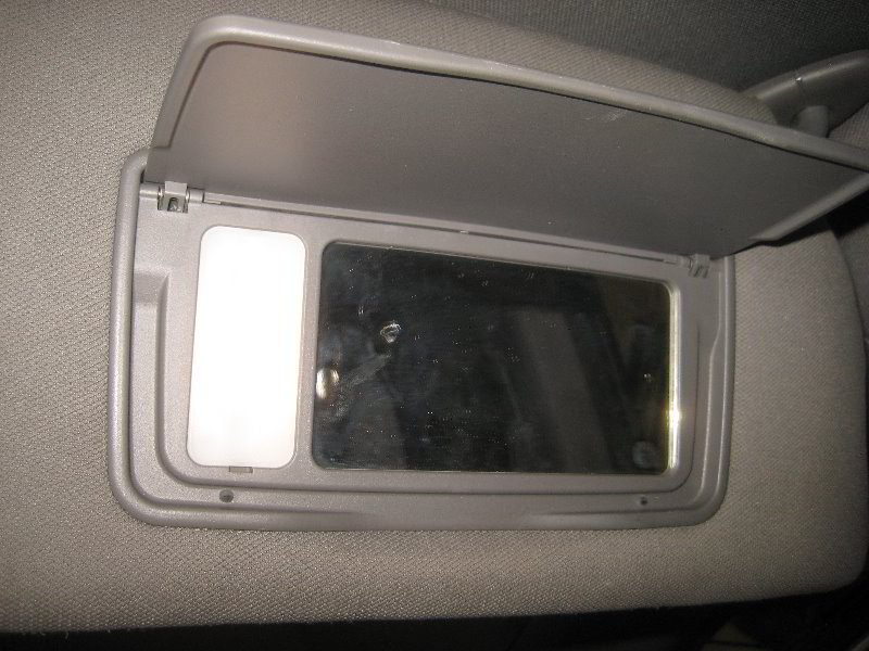 Honda-Odyssey-Vanity-Mirror-Light-Bulb-Replacement-Guide-016