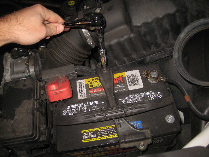 2009-2015-Honda-Pilot-12V-Automotive-Battery-Replacement-Guide-009