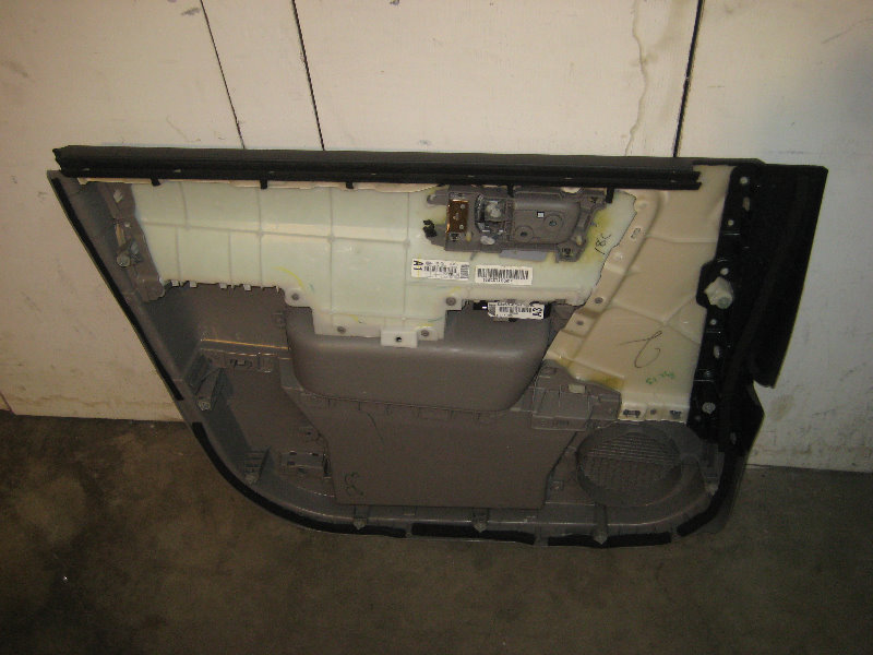 2009-2015-Honda-Pilot-Plastic-Interior-Door-Panel-Removal-Speaker-Upgrade-Guide-031