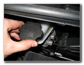 Hyundai-Elantra-Front-Brake-Pads-Replacement-Guide-039