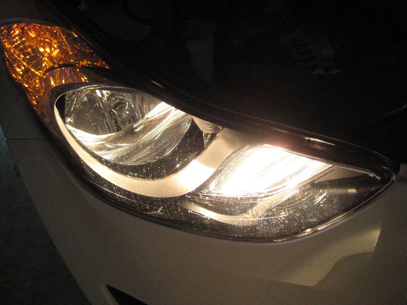 Hyundai-Elantra-Headlight-Bulbs-Replacement-Guide-033