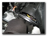 Hyundai-Elantra-Headlight-Bulbs-Replacement-Guide-004