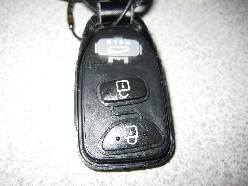 Hyundai-Elantra-Key-Fob-Battery-Replacement-Guide-004