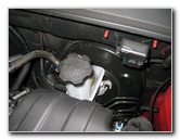 Hyundai-Santa-Fe-Front-Brake-Pads-Replacement-Guide-013