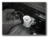Hyundai-Santa-Fe-Front-Brake-Pads-Replacement-Guide-014