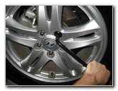Hyundai-Santa-Fe-Front-Brake-Pads-Replacement-Guide-029