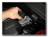 Hyundai-Santa-Fe-Front-Brake-Pads-Replacement-Guide-030