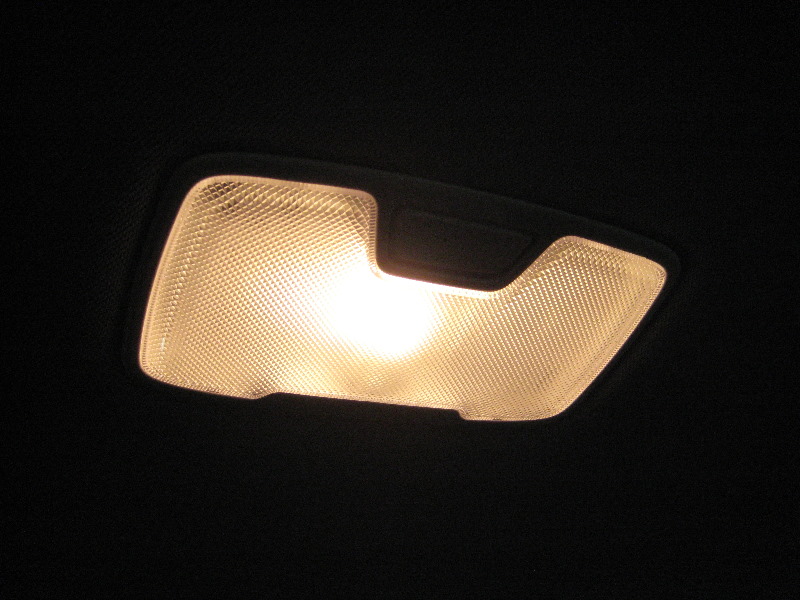 Hyundai-Sonata-Dome-Light-Bulb-Replacement-Guide-015