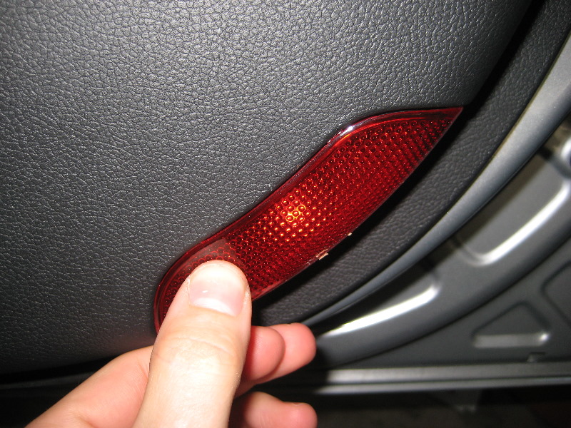 Hyundai-Sonata-Door-Courtesy-Step-Light-Bulb-Replacement-Guide-011