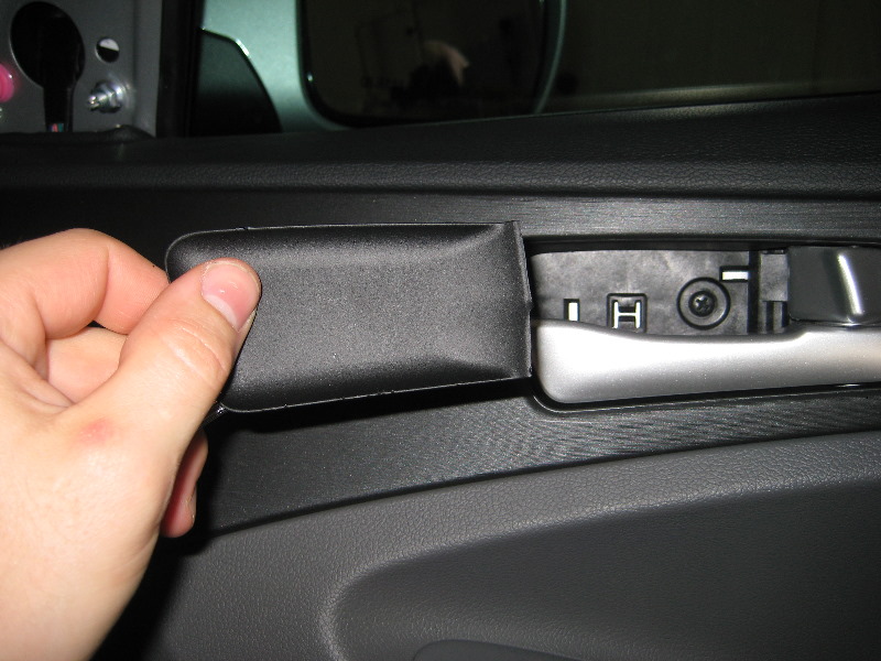 Hyundai-Sonata-Front-Door-Panel-Removal-Guide-009
