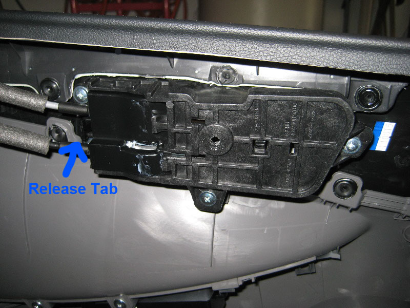 Hyundai-Sonata-Front-Door-Panel-Removal-Guide-021