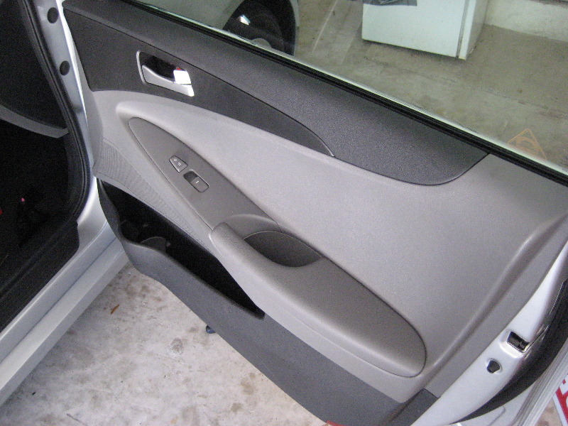 Hyundai-Sonata-Front-Door-Panel-Removal-Guide-034