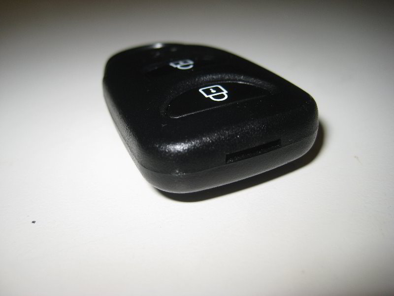 Hyundai-Tucson-Key-Fob-Battery-Replacement-Guide-003