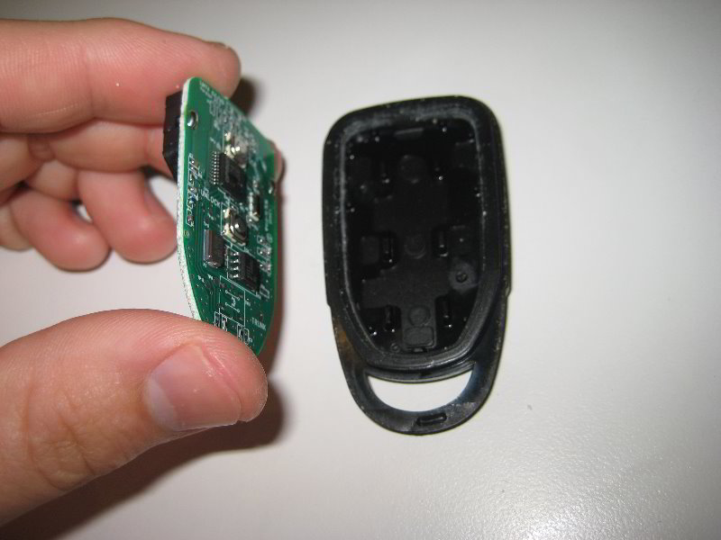 Hyundai-Tucson-Key-Fob-Battery-Replacement-Guide-011