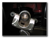 Hyundai-Tucson-Rear-Disc-Brake-Pads-Replacement-Guide-014
