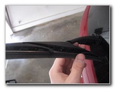 Hyundai-Tucson-Rear-Window-Wiper-Blade-Replacement-Guide-005