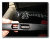 Hyundai-Tucson-Rear-Window-Wiper-Blade-Replacement-Guide-007