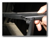 Hyundai-Tucson-Rear-Window-Wiper-Blade-Replacement-Guide-011