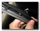 Hyundai-Tucson-Rear-Window-Wiper-Blade-Replacement-Guide-012