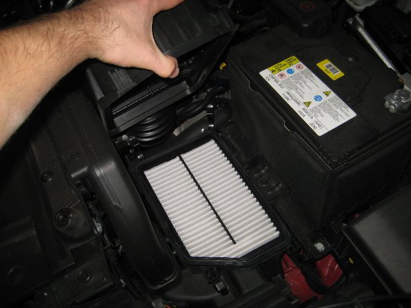 Hyundai-Tucson-Theta-II-I4-Engine-Air-Filter-Replacement-Guide-006