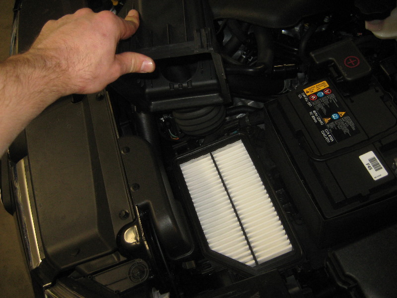 Hyundai-Veloster-Engine-Air-Filter-Replacement-Guide-008