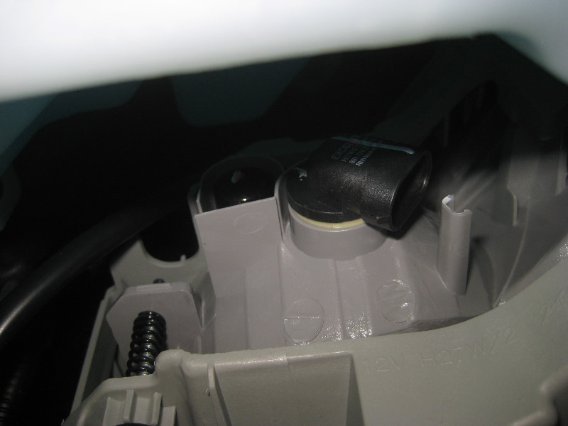 Hyundai-Veloster-Fog-Light-Bulb-Replacement-Guide-019