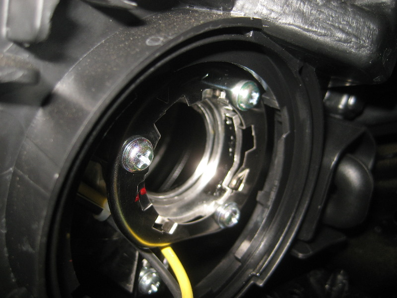 Hyundai-Veloster-Headlight-Bulbs-Replacement-Guide-012