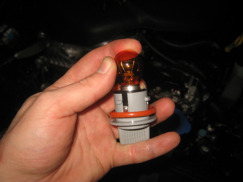 Hyundai-Veloster-Headlight-Bulbs-Replacement-Guide-035
