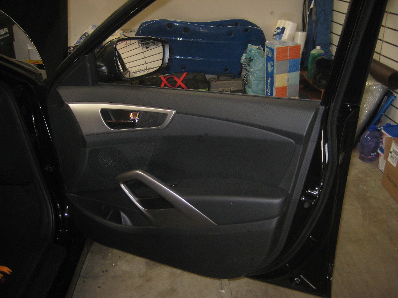 Hyundai-Veloster-Interior-Door-Panel-Removal-Guide-001