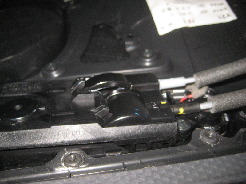 Hyundai-Veloster-Interior-Door-Panel-Removal-Guide-048