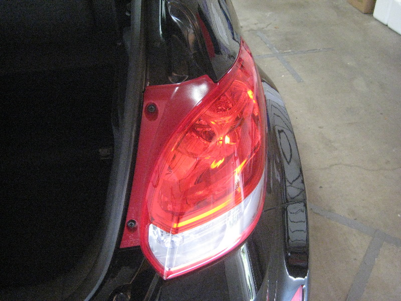 Hyundai-Veloster-Tail-Light-Bulbs-Replacement-Guide-002