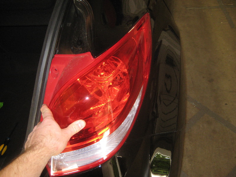 Hyundai-Veloster-Tail-Light-Bulbs-Replacement-Guide-032