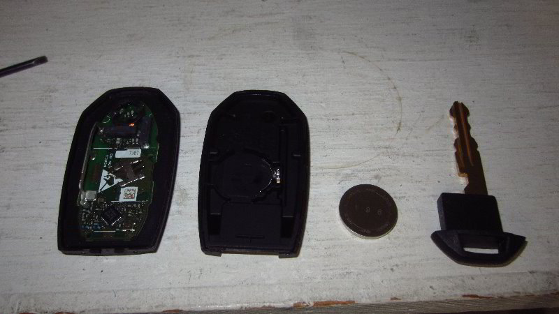 Infiniti-QX60-Intelligent-Key-Fob-Battery-Replacement-Guide-014