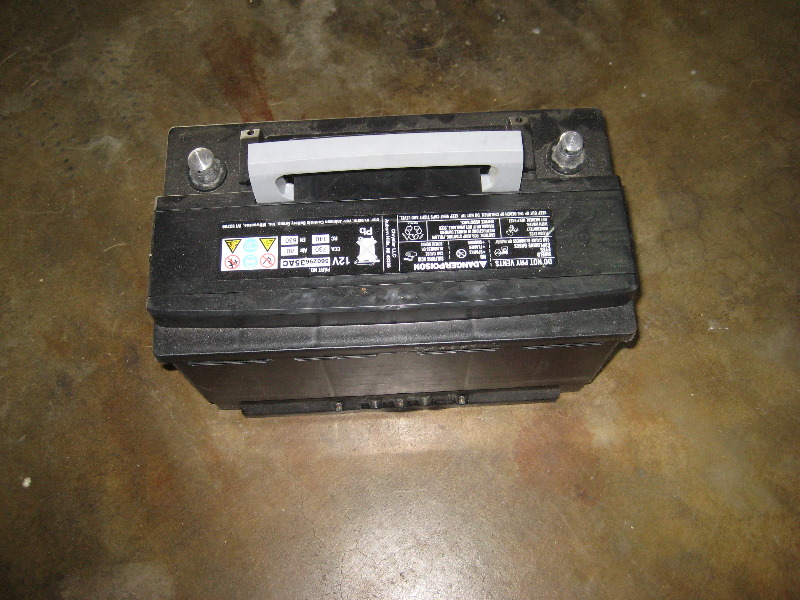 2014-2018-Jeep-Cherokee-12V-Automotive-Battery-Replacement-Guide-016