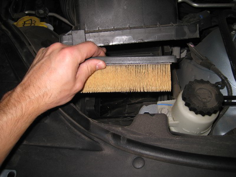 Jeep-Grand-Cherokee-Engine-Air-Filter-Replacement-Guide-006
