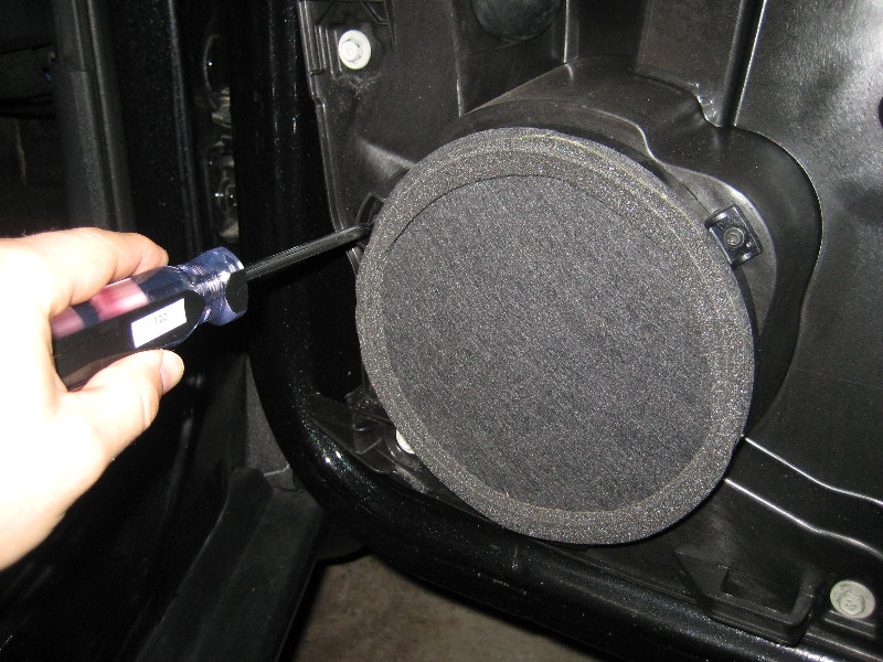 Jeep-Liberty-Door-Panel-Removal-Speaker-Replacement-Guide-022