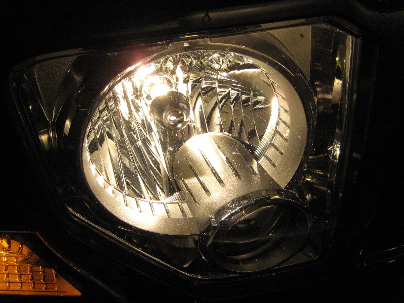 Jeep-Liberty-Headlight-Bulbs-Replacement-Guide-019